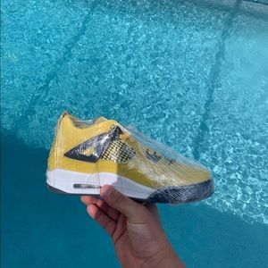 Air Jordan 4 Lightning